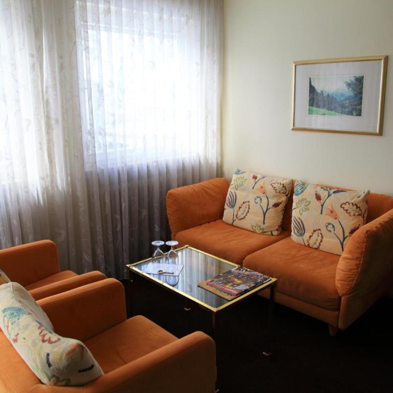 Hotel Christine - Doppelzimmer mit Badewanne - 12