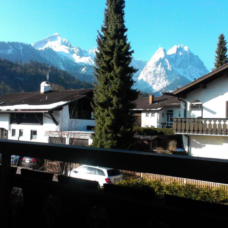 Maisonette Apartment DHH Zugspitzblick mit eigenem Garten - Maisonette-Apartment - 24