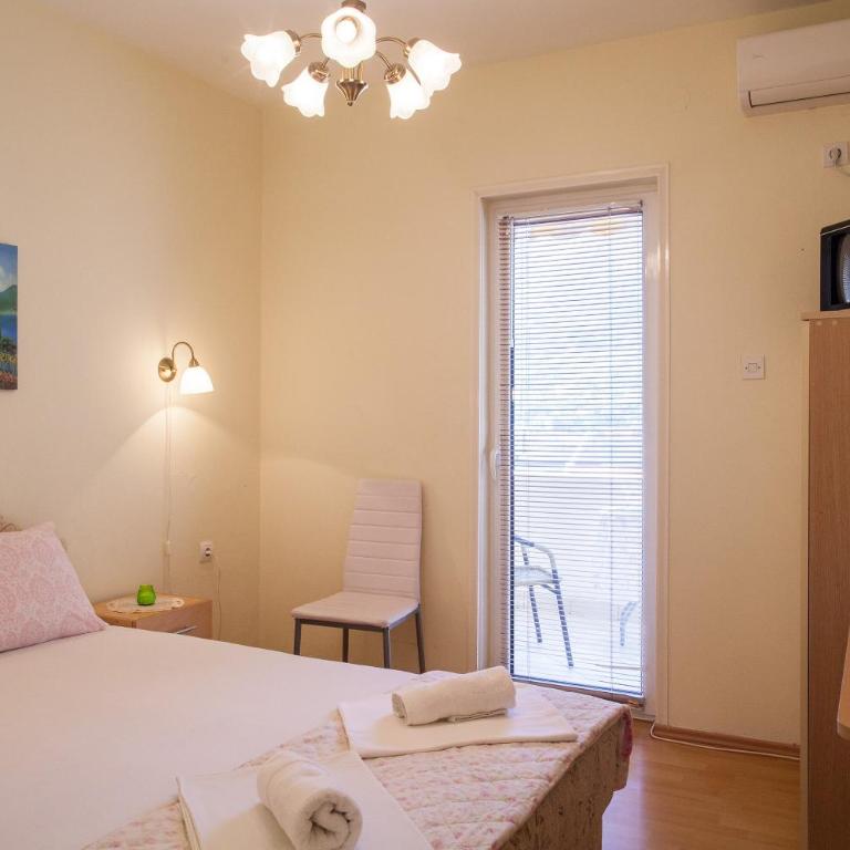 Apartments & Rooms Jelka - Double Room with Balcony - 6