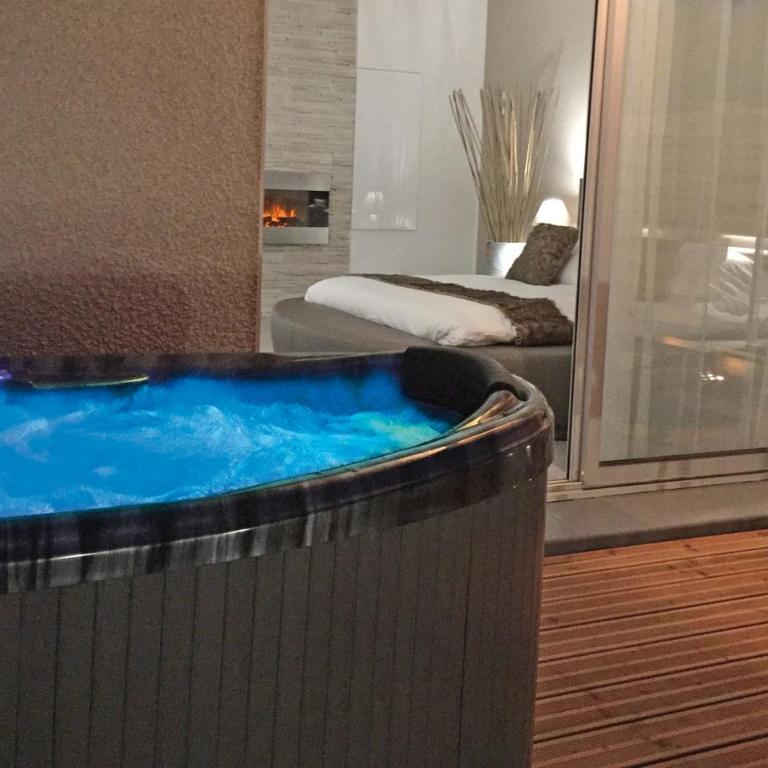 LOFT SPA - Côté château. - Loft Superior con Vasca Idromassaggio all'Aperto (riscaldata tutto l'anno) - 1