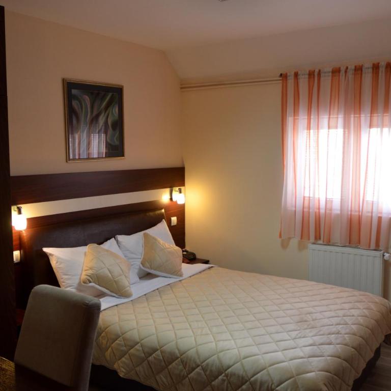 Hotel Čile - Dvokrevetna Soba sa Bračnim Krevetom - 3