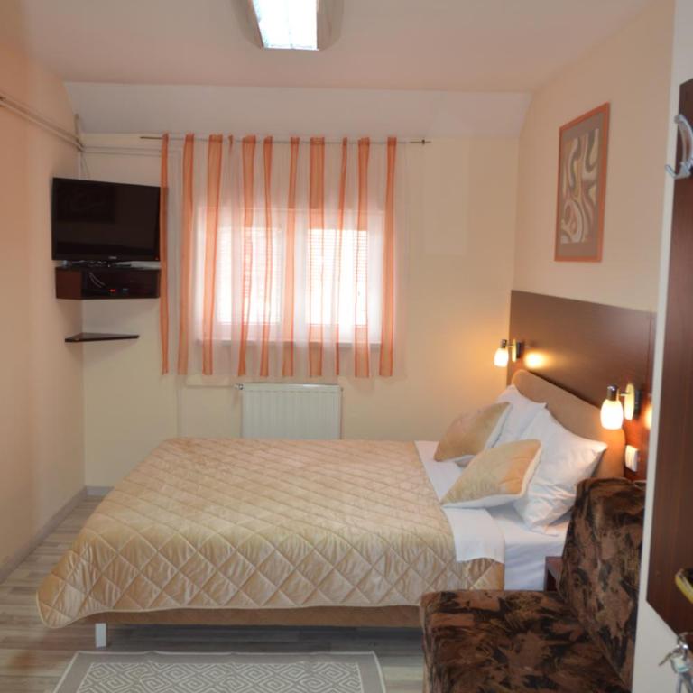 Hotel Čile - Dvokrevetna Soba sa Bračnim Krevetom - 5