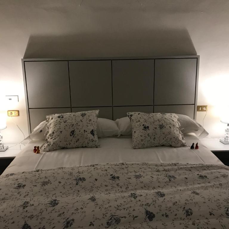 Casa Palacio VillaZambra - Habitación con cama extragrande y bañera de hidromasaje - 3