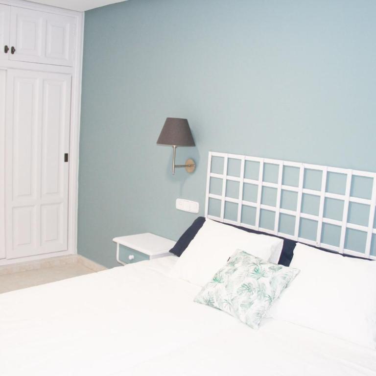 Hugo Beach Hotel & Apartments - Habitación Doble - 2 camas - 9