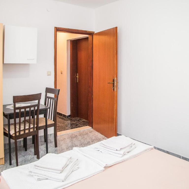 Apartmani Ksenija - One-Bedroom Apartment - 4