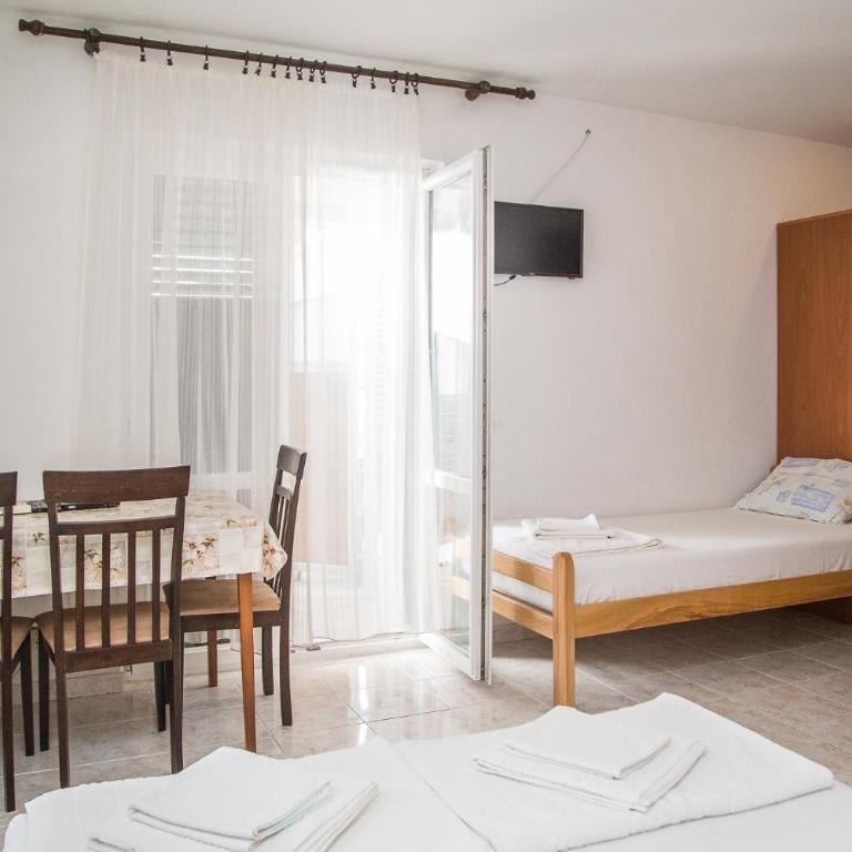 Apartmani Ksenija - Studio with Balcony - 9