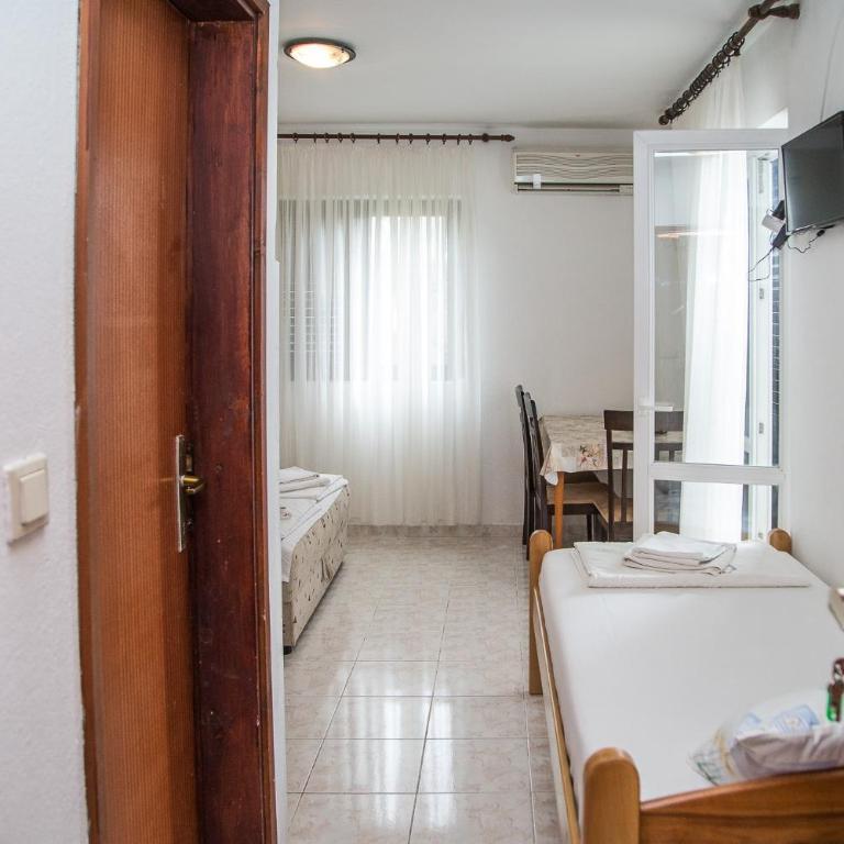 Apartmani Ksenija - Studio with Balcony - 16