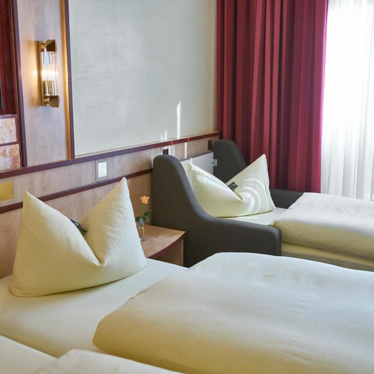 Hotel Alfa Zentrum - Habitación Triple con vistas a la calle - 1