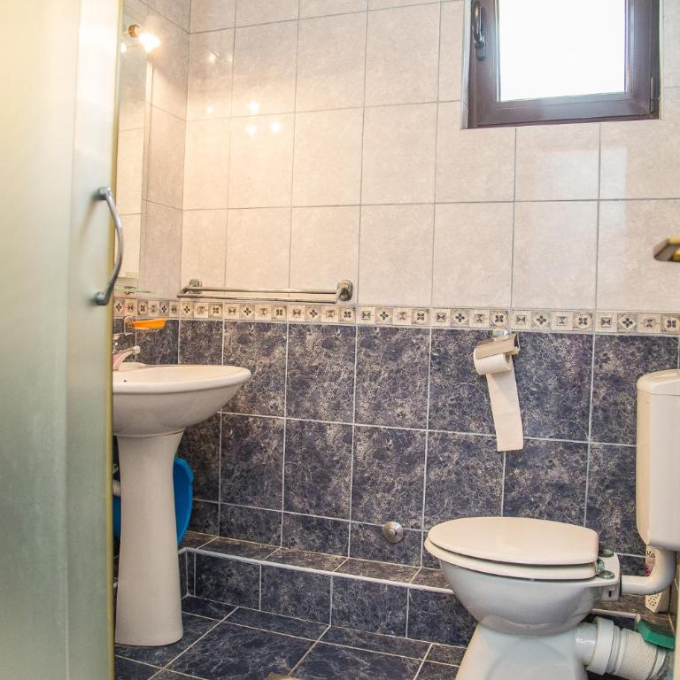 Apartmani Ksenija - Studio with Mountain View - 4