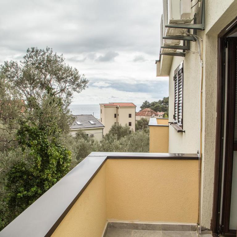 Apartmani Ksenija - Studio with Mountain View - 6