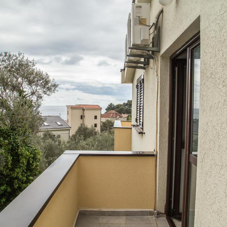 Apartmani Ksenija - Studio with Mountain View - 7