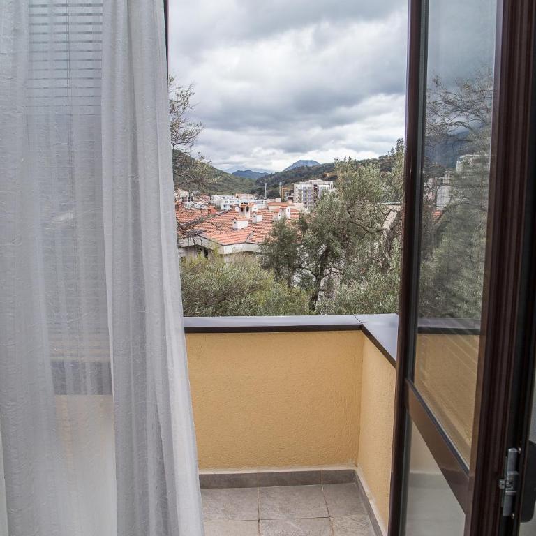 Apartmani Ksenija - Studio with Mountain View - 8