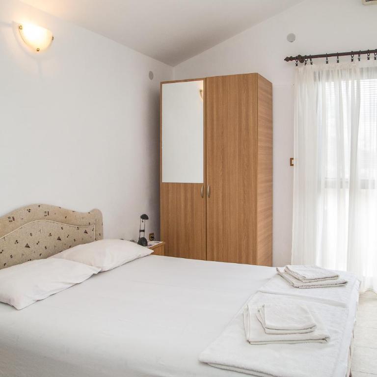 Apartmani Ksenija - Studio with Mountain View - 9