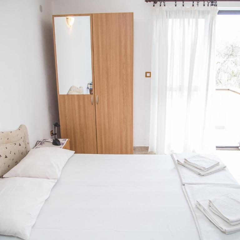 Apartmani Ksenija - Studio with Mountain View - 10
