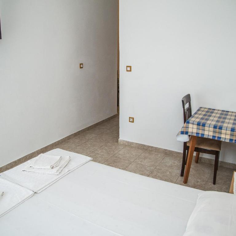 Apartmani Ksenija - Studio with Mountain View - 11