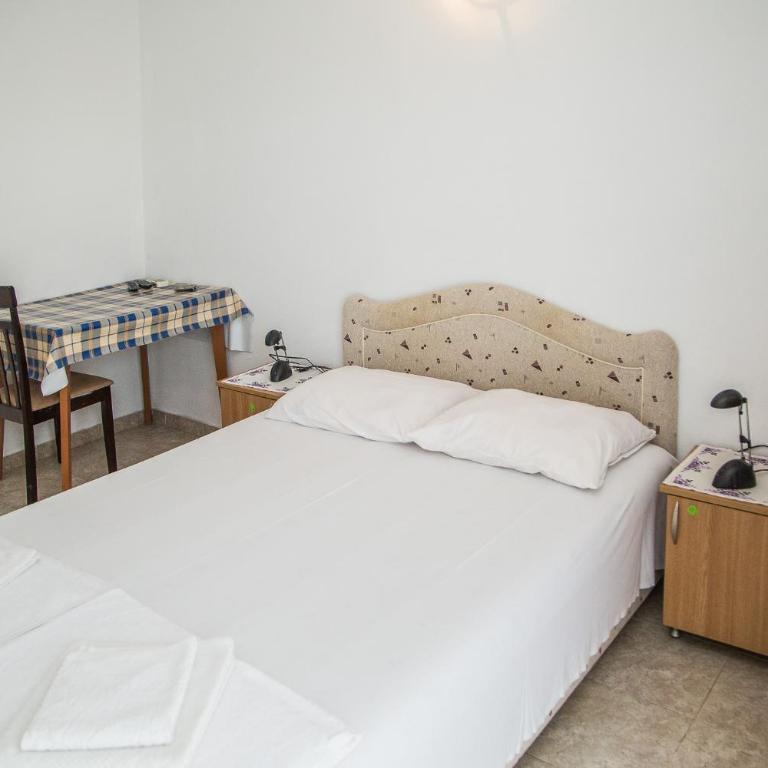Apartmani Ksenija - Studio with Mountain View - 12
