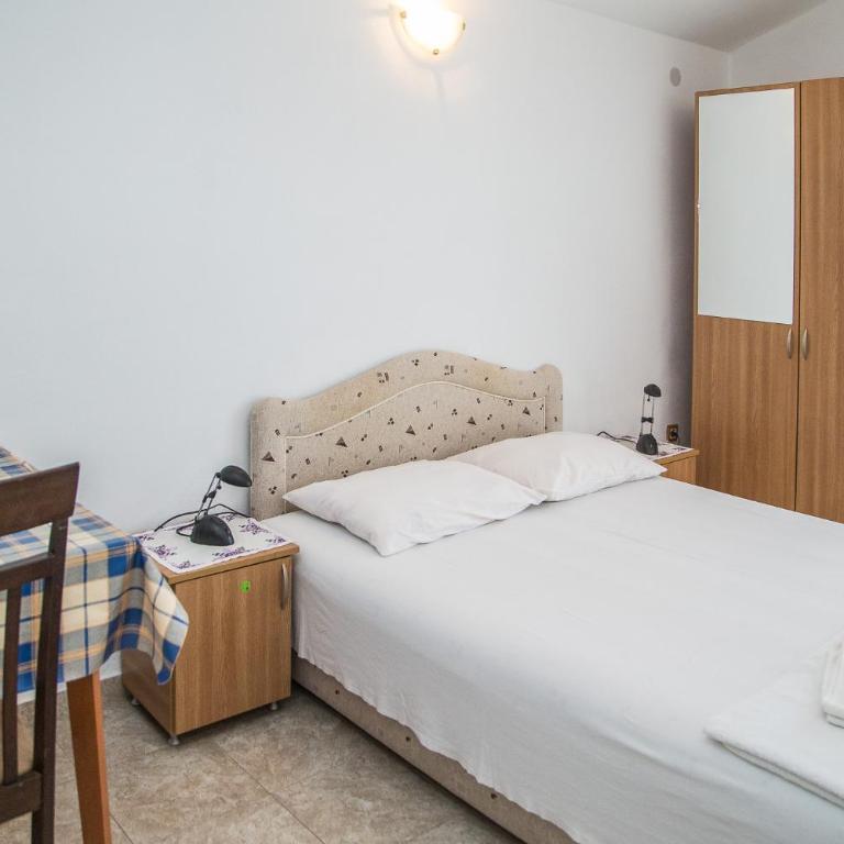 Apartmani Ksenija - Studio with Mountain View - 13