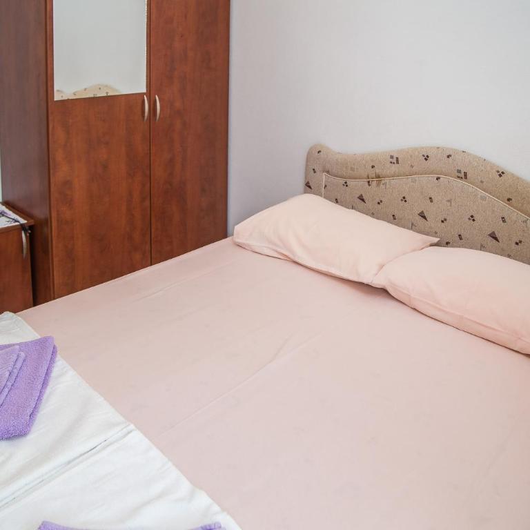 Apartmani Ksenija - Studio with Mountain View - 11