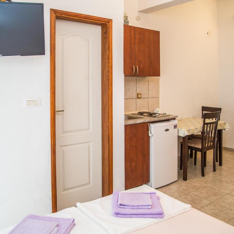 Apartmani Ksenija - Studio with Mountain View - 14