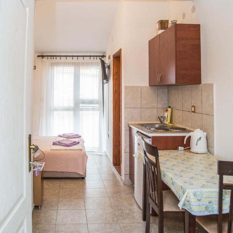 Apartmani Ksenija - Studio with Mountain View - 24