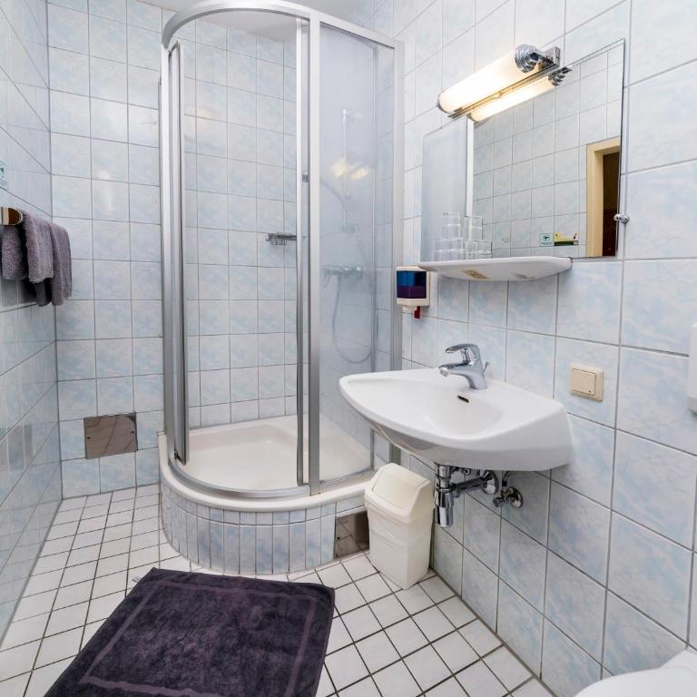 Lavilo Hotel Straßgang - Dreibettzimmer - 4