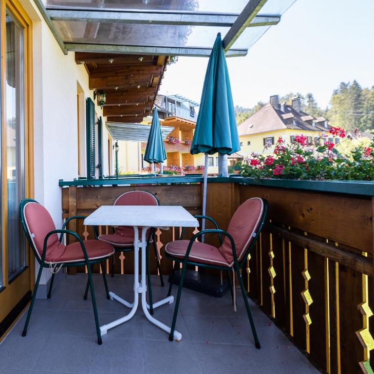 Hotel Fasching - Suite mit 2 Schlafzimmern und Balkon und Seeblick - 4