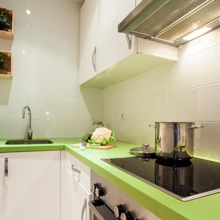 Feelathome Center Apartments - Two-Bedroom Apartment - Pelayo Street (4 Adults) - 6