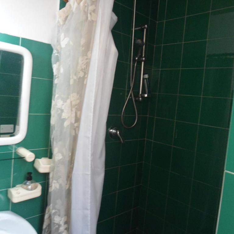 Rosella Bianchi - Camera Matrimoniale/Doppia con Letti Singoli con Bagno Privato Esterno - 2