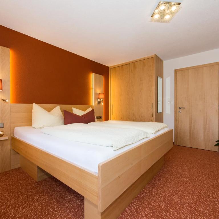 Gästehaus Wanker - Doppelzimmer mit Bergblick - 1
