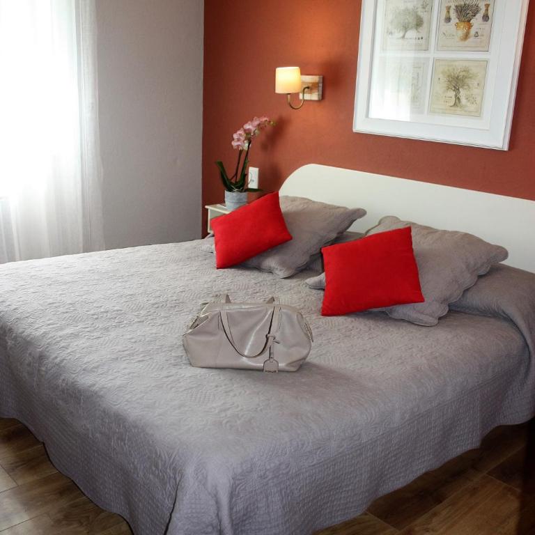 Hôtel le Chalet Fleuri - Chambre Lit Queen-Size - 3