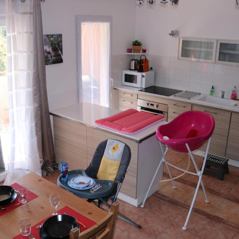 Coeur de Fréjus, L'AMPHITHÉÂTRE, appartement 3 pièces climatisé, terrasse, barbecue, piscine & parking - Apartment with Terrace - 7