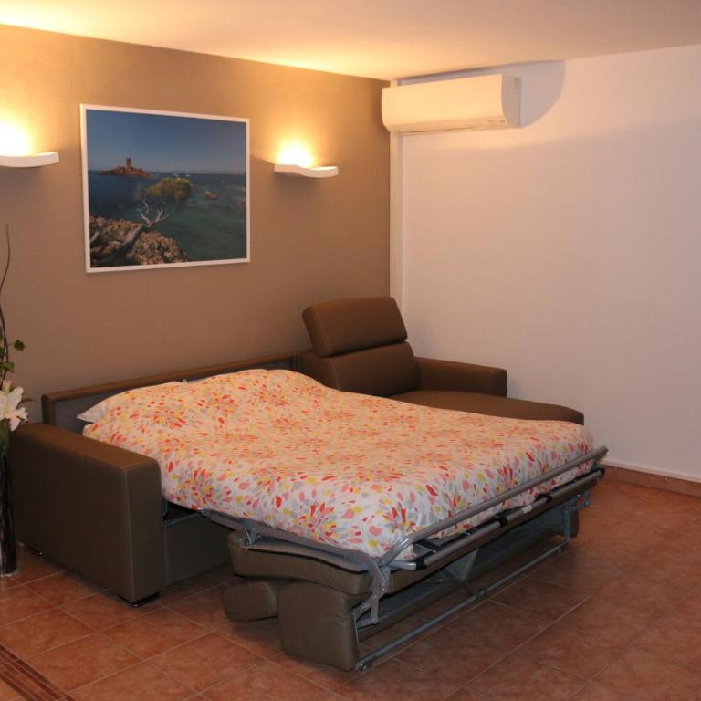 Coeur de Fréjus, L'AMPHITHÉÂTRE, appartement 3 pièces climatisé, terrasse, barbecue, piscine & parking - Apartment with Terrace - 5