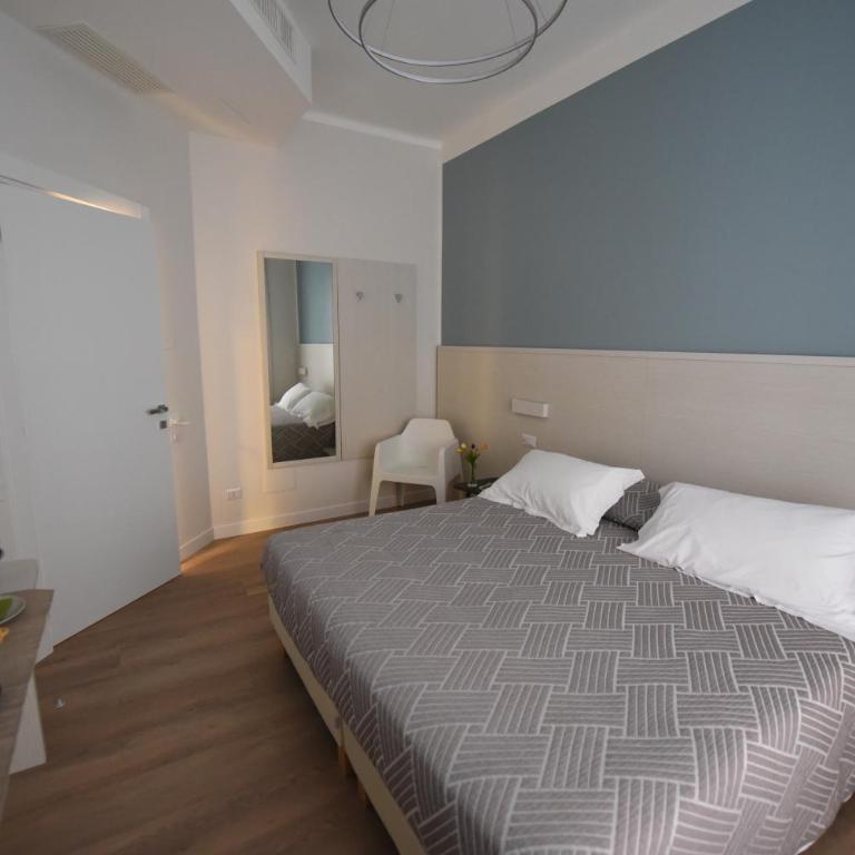 Nicola's Luxury Rooms - Camera Quadrupla con Bagno Privato - 10
