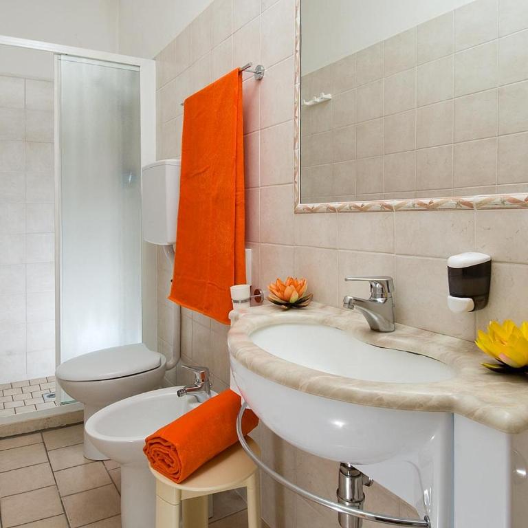 Hotel Venus - Double Room with Balcony - 3