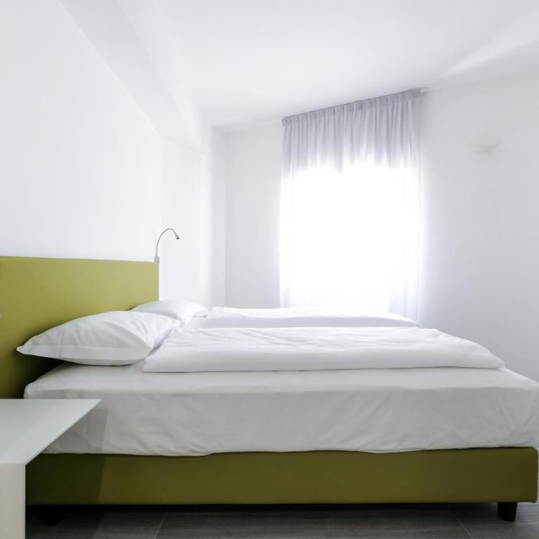 Bertamini Apartments - Apartment mit 2 Schlafzimmern, Terrasse und Seeblick - 3