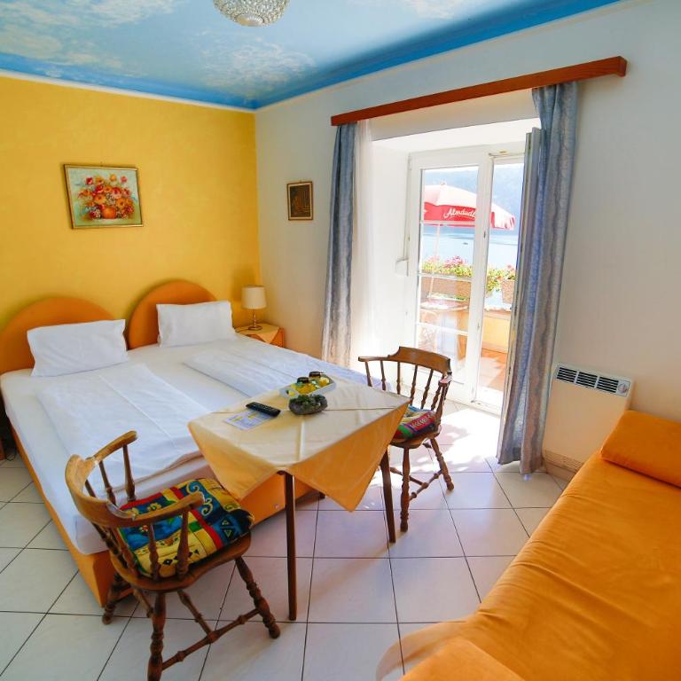Pension Sedlak - Doppelzimmer mit Seeblick - 3