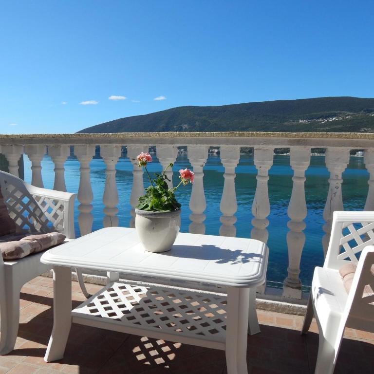 Apartments Sun House - Deluxe One Bedroom Apartment with Balcony and Sea View - 1