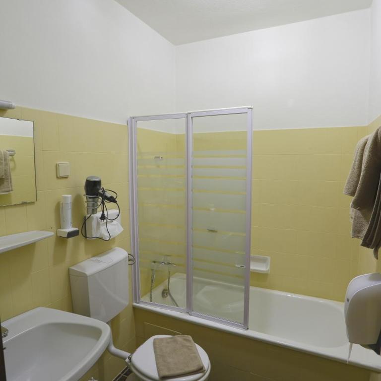 Alpen.Adria.Stadthotel - Doppelzimmer mit Balkon - 3