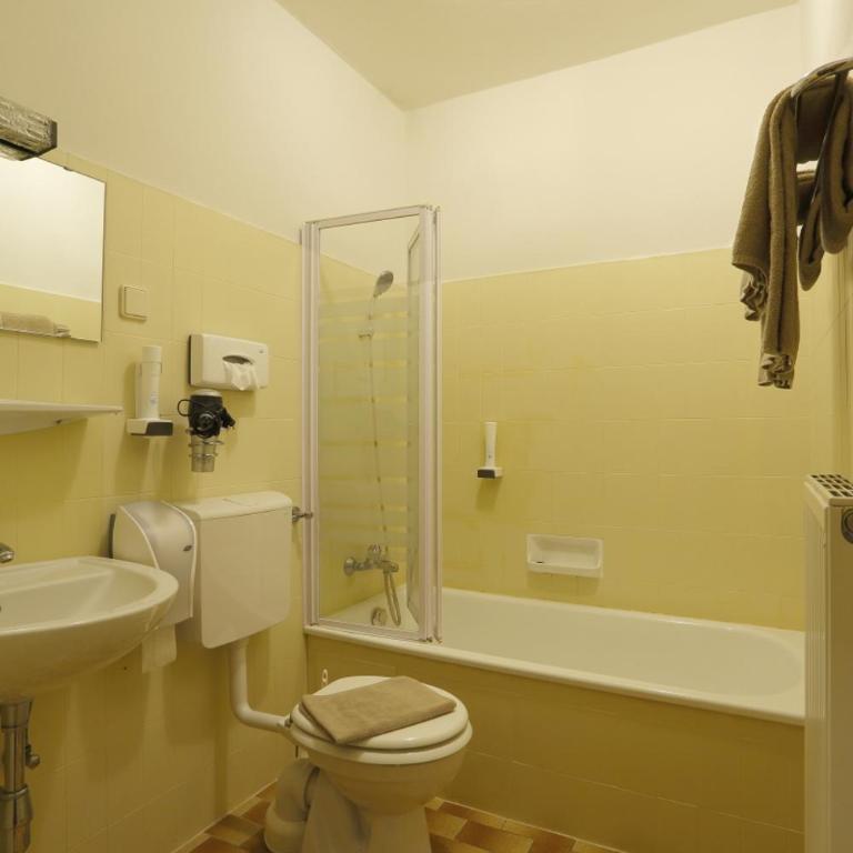 Alpen.Adria.Stadthotel - Doppelzimmer mit Balkon - 17