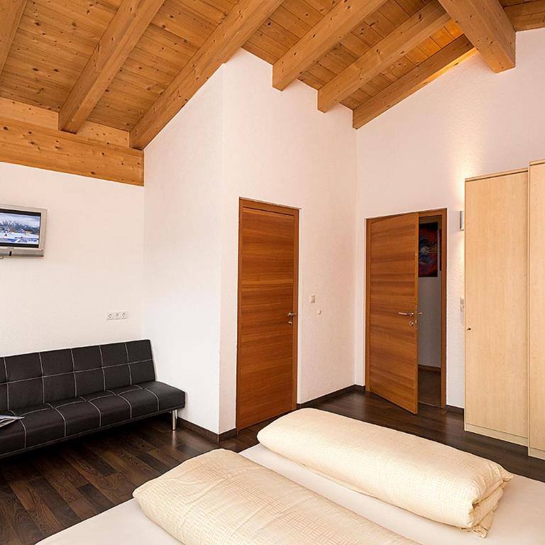 Bella Vista Apart - Four-Bedroom Apartment with Terrace - 11