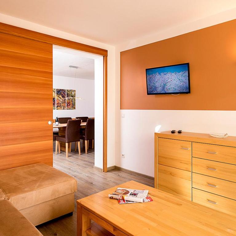 Bella Vista Apart - Three-Bedroom Apartment with Terrace - 9