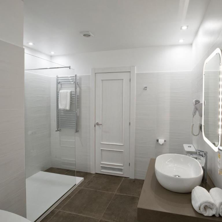 Hotel Santa Cruz - Suite Deluxe con bañera de hidromasaje - 16