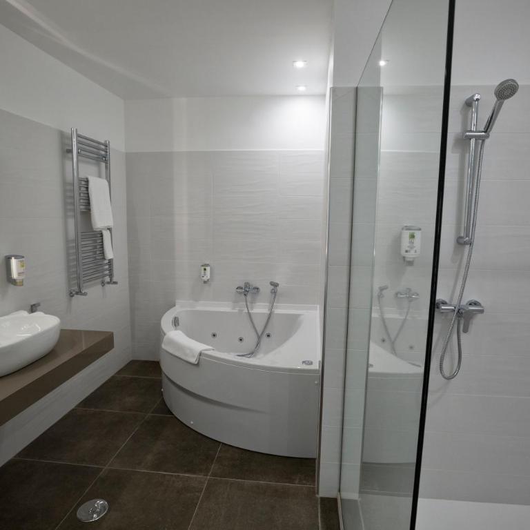 Hotel Santa Cruz - Suite Deluxe con bañera de hidromasaje - 14