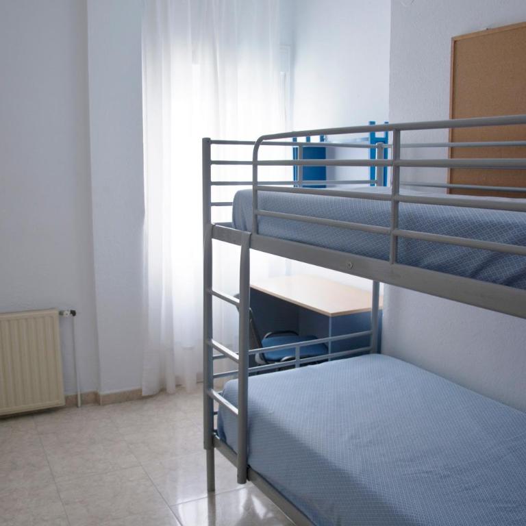 Residencia Universitaria Cadiz Centro - Habitación Doble Estándar - 2 camas - 3
