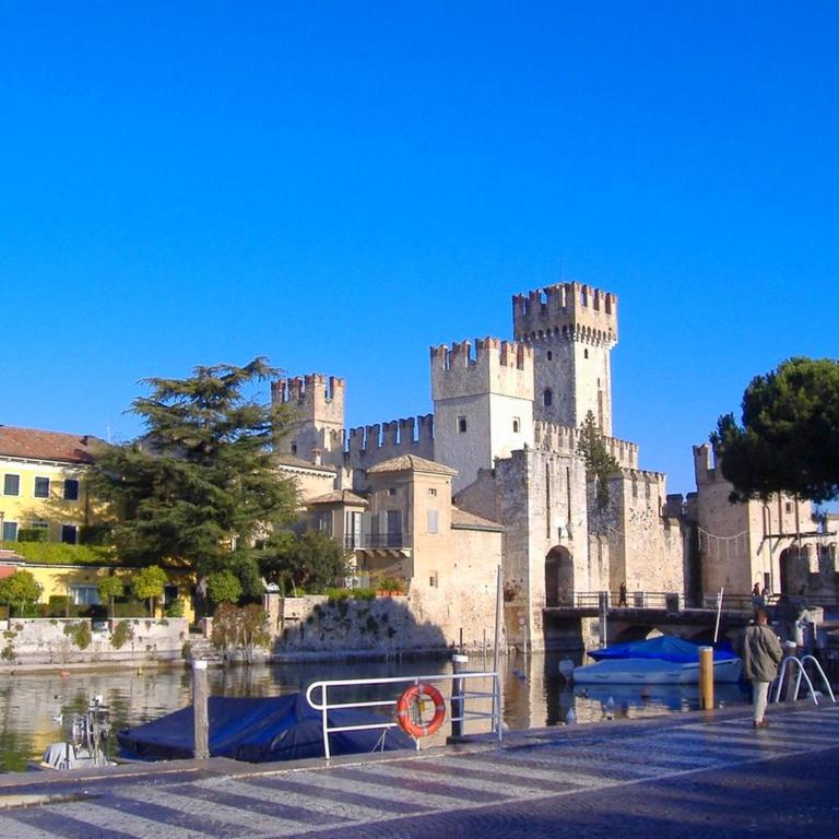 Orchidea - Trilocale con grande terrazza - 2 rooms apartment - Appartamento con Terrazza - 36