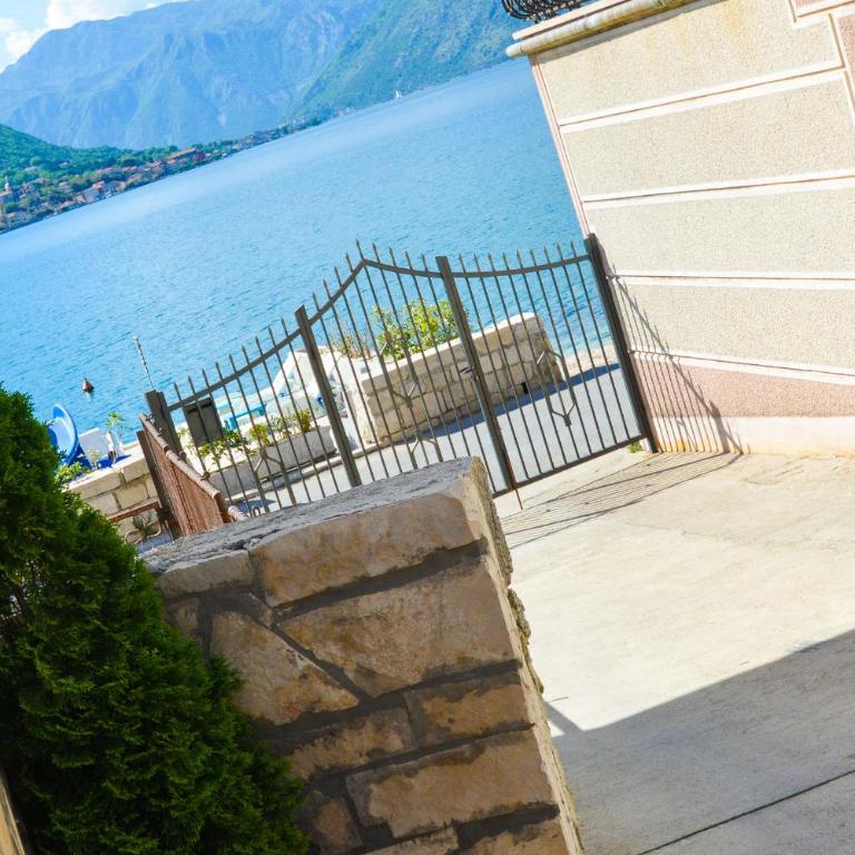 Apartment The Sea Coast - Double Room with Terrace - 12
