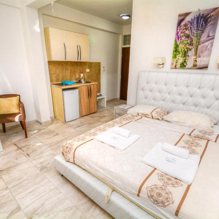 Bocche di Cattaro Studios - Studio with Garden View - 3