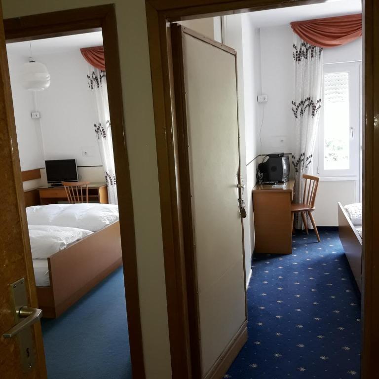 Hotel Lux - Camera Familiare con Bagno Privato - 6