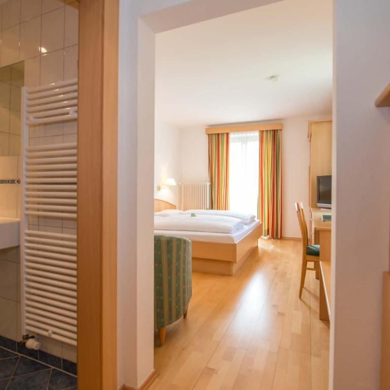 Hotel Lipeter & Bergheimat - Doppelzimmer mit Balkon und Seeblick - 1