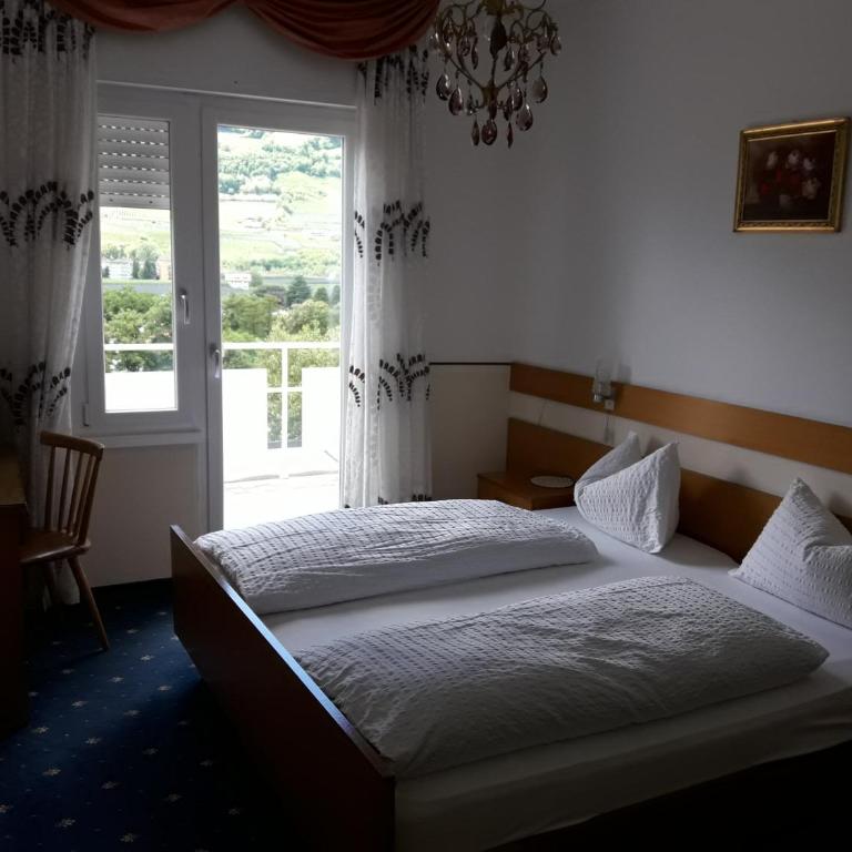 Hotel Lux - Camera Familiare con Bagno Privato - 5
